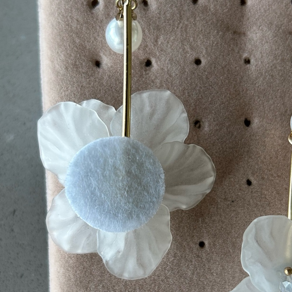 2 for 20 🌸white beaded pearl earrings - Picture 4 of 7